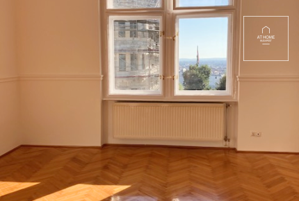 Two-bedroom apartment in the Buda Castle in District I.