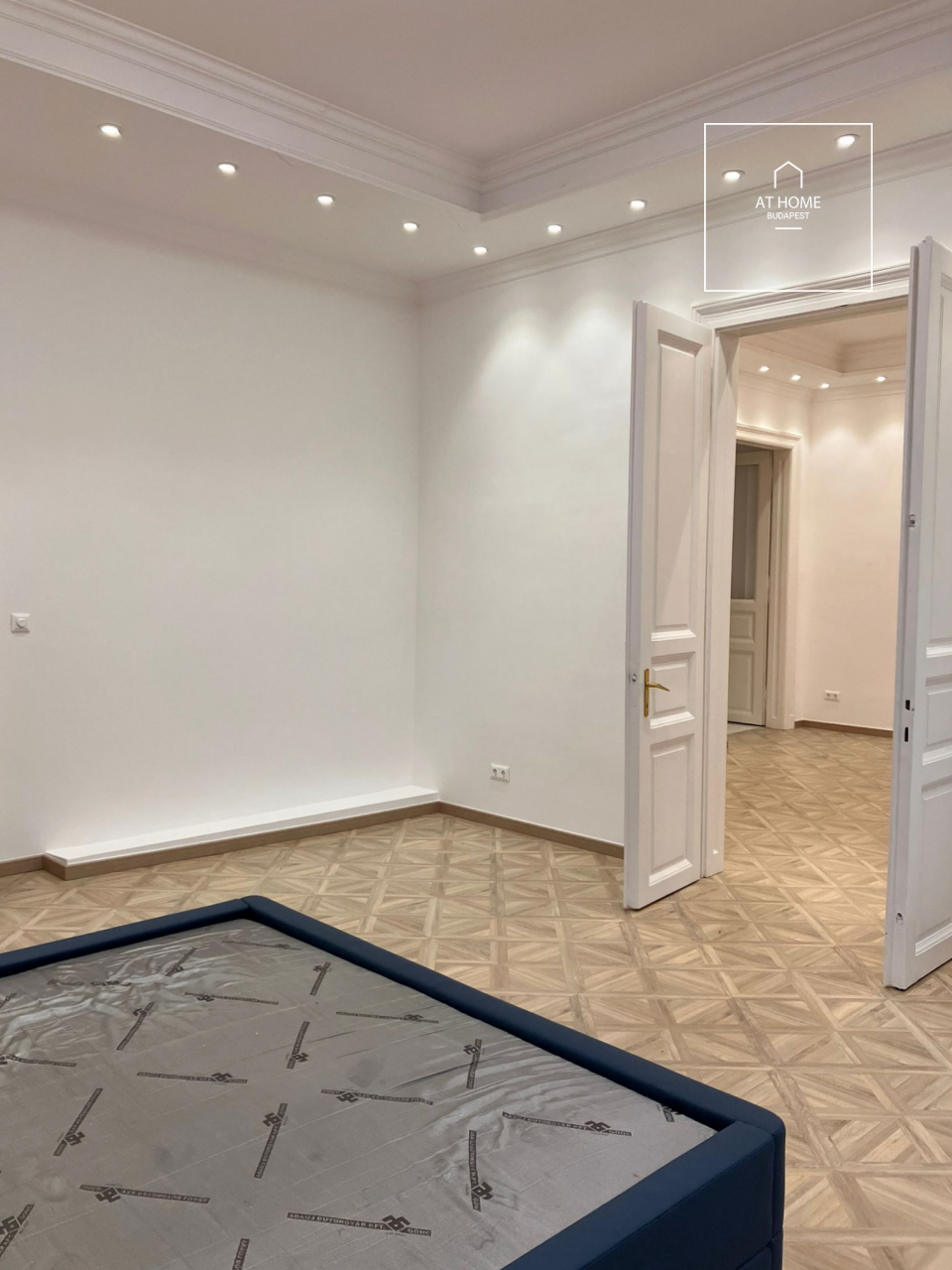 Renovated two-bedroom apartment in District I, Castle District