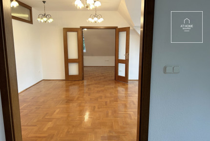 A three-bedroom apartment in a green area is available  in Budapest\'s 2nd district, Rózsadomb.