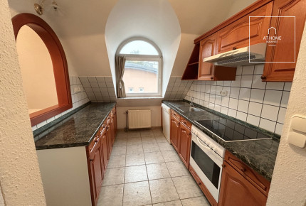 A three-bedroom apartment in a green area is available  in Budapest\'s 2nd district, Rózsadomb.