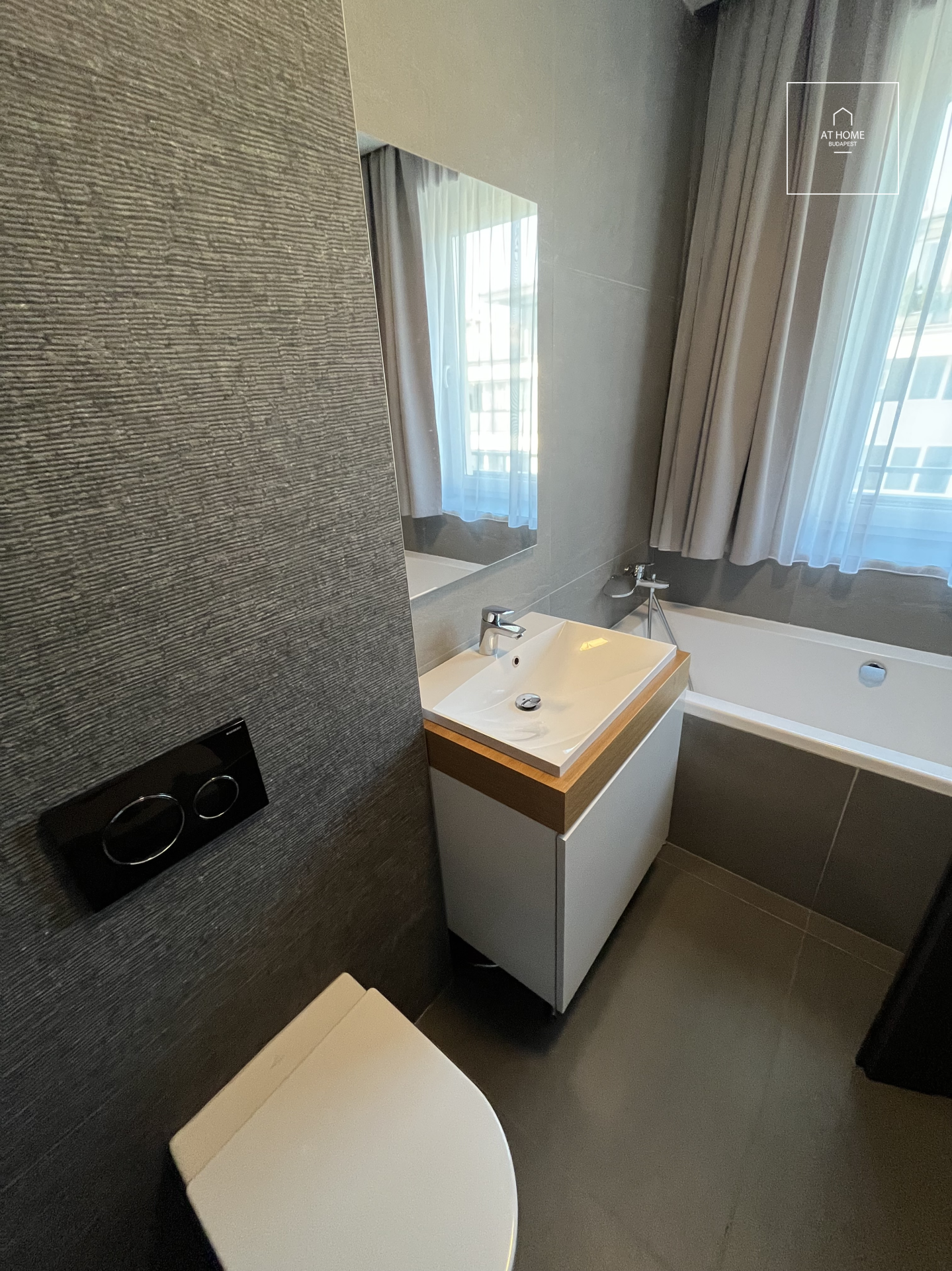 Panoramic apartment with terrace in Miskolc, Aulich Residential Park