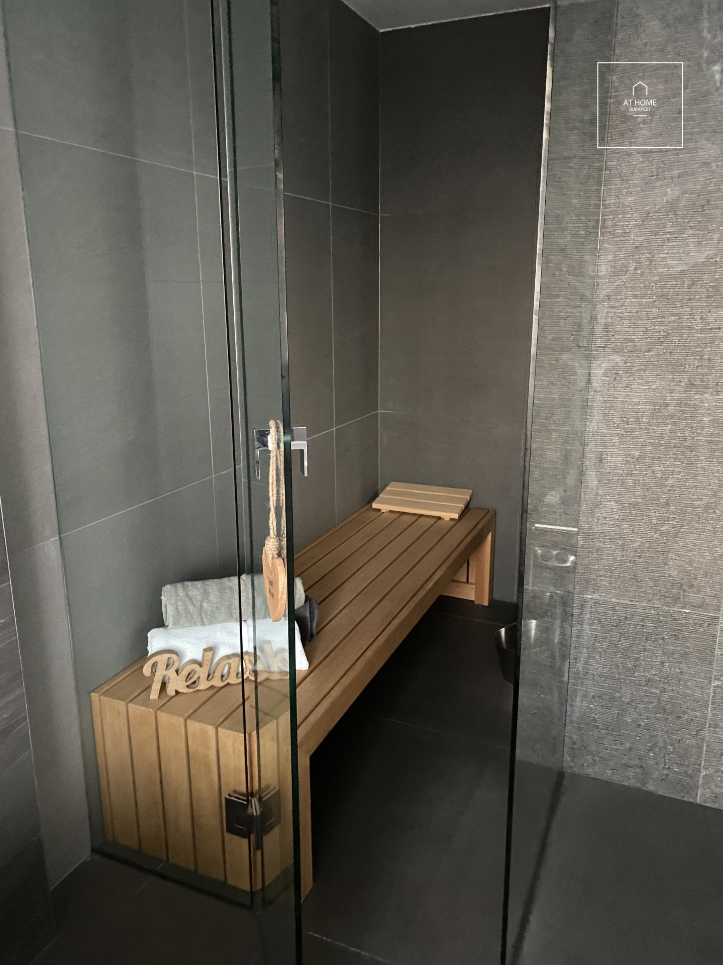 Panoramic apartment with terrace in Miskolc, Aulich Residential Park