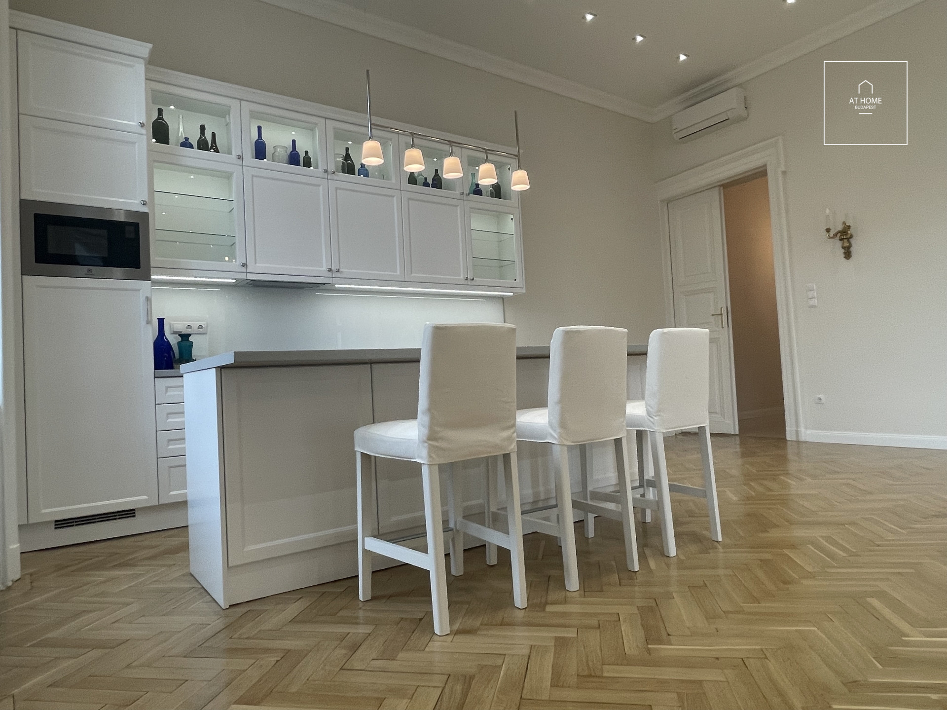 Elegant apartment for rent, Budapest District V, Downtown