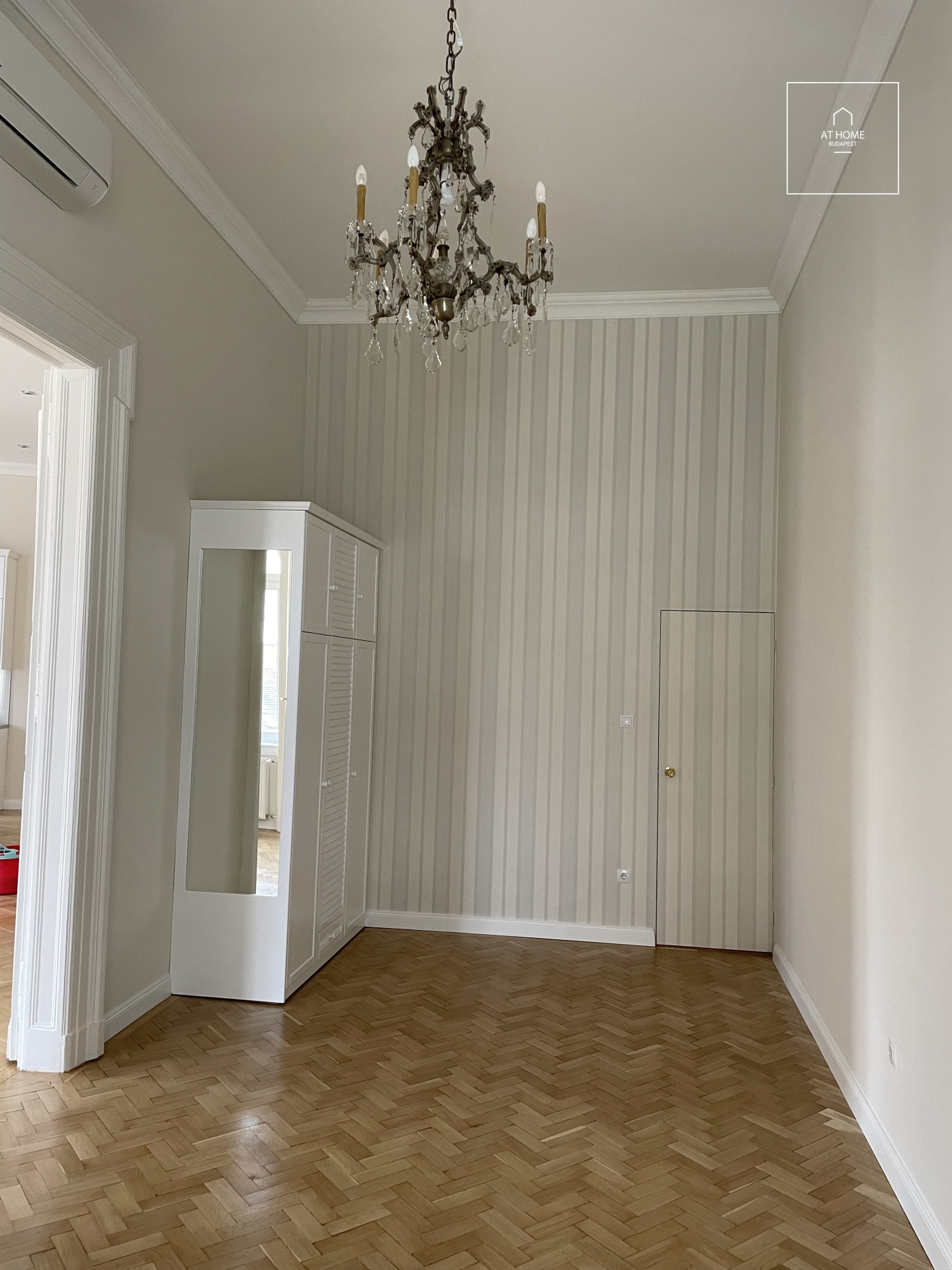 Elegant apartment for rent, Budapest District V, Downtown