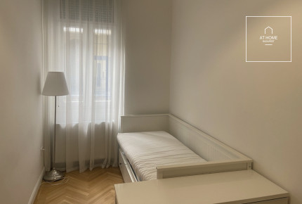 Renovated 2-bedroom apartment for rent in downtown Budapest, distict 6.