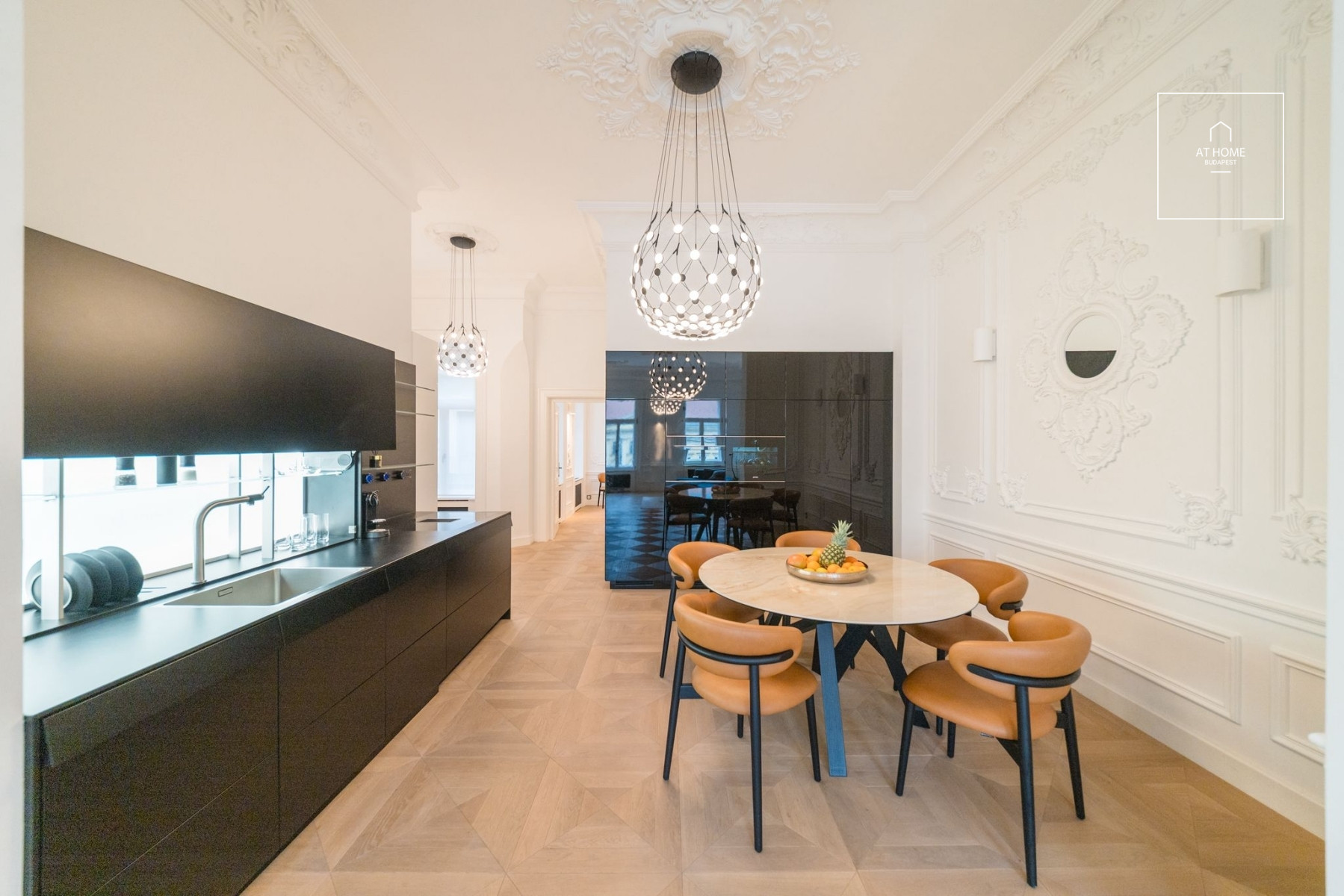 Renovated 122 sqm luxury apartment with 2 bedrooms in Budapest’s 5th district, Lipótváros