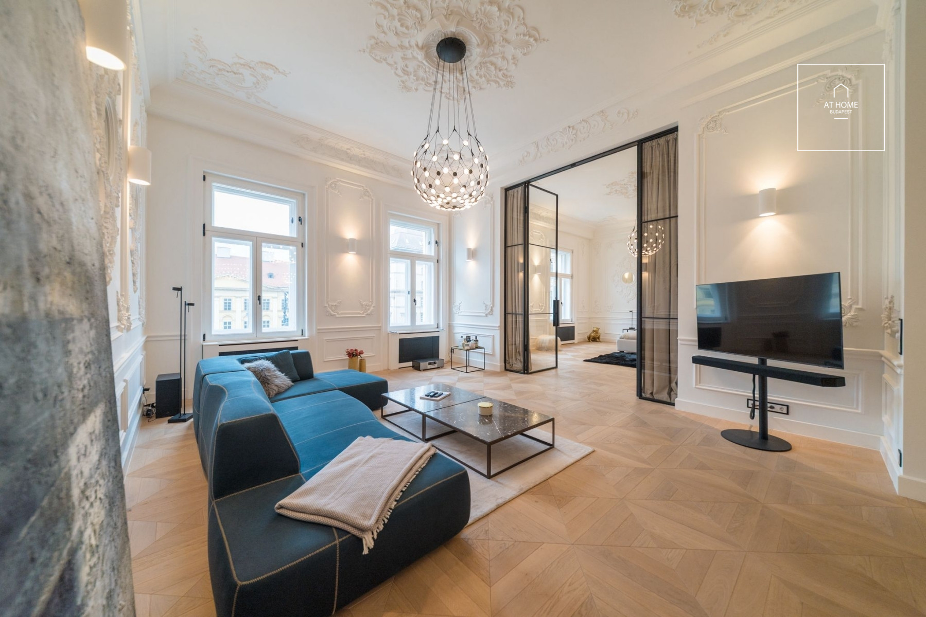 Renovated 122 sqm luxury apartment with 2 bedrooms in Budapest’s 5th district, Lipótváros
