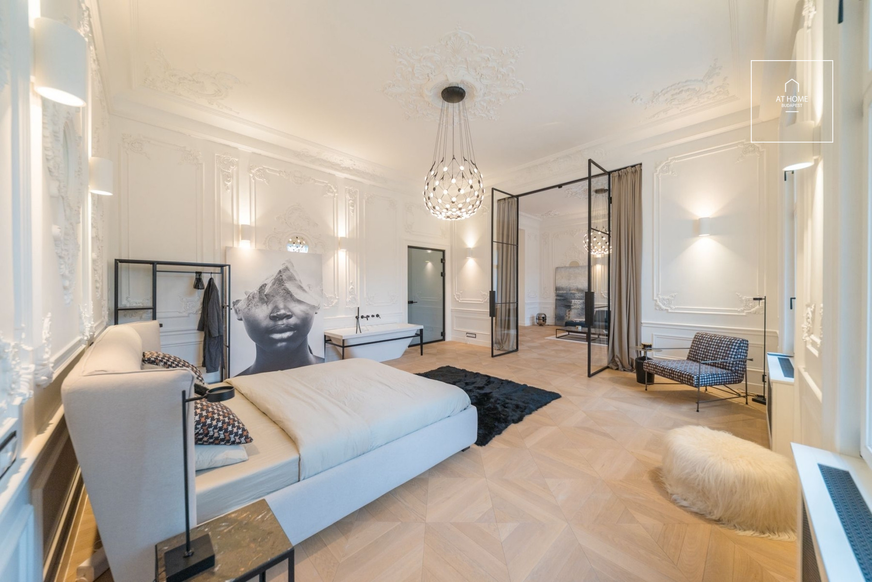 Renovated 122 sqm luxury apartment with 2 bedrooms in Budapest’s 5th district, Lipótváros