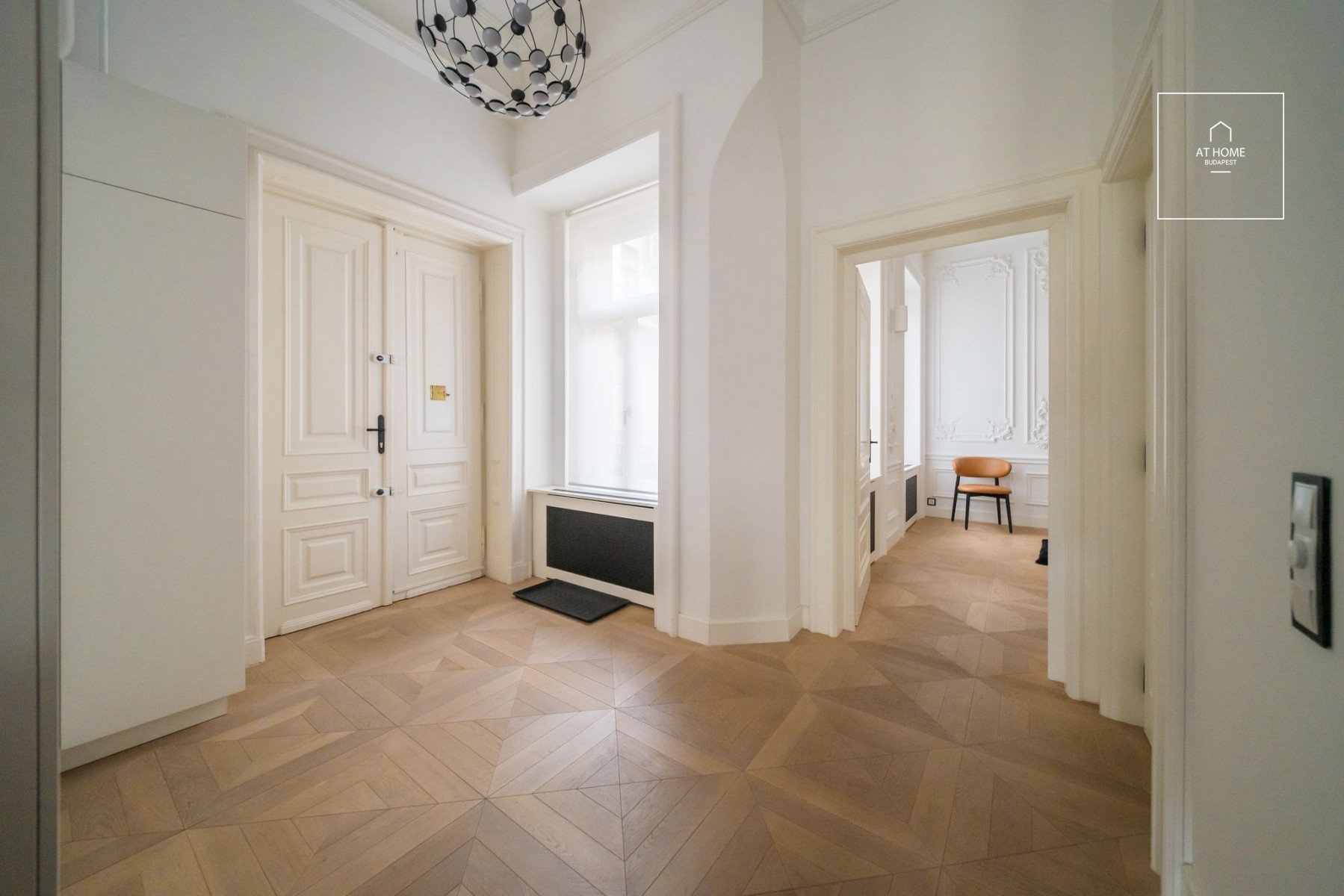 Renovated 122 sqm luxury apartment with 2 bedrooms in Budapest’s 5th district, Lipótváros