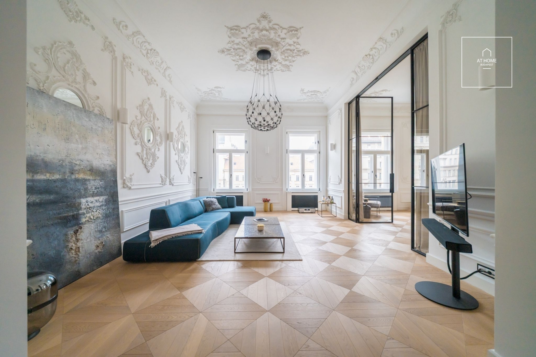 Renovated 122 sqm luxury apartment with 2 bedrooms in Budapest’s 5th district, Lipótváros