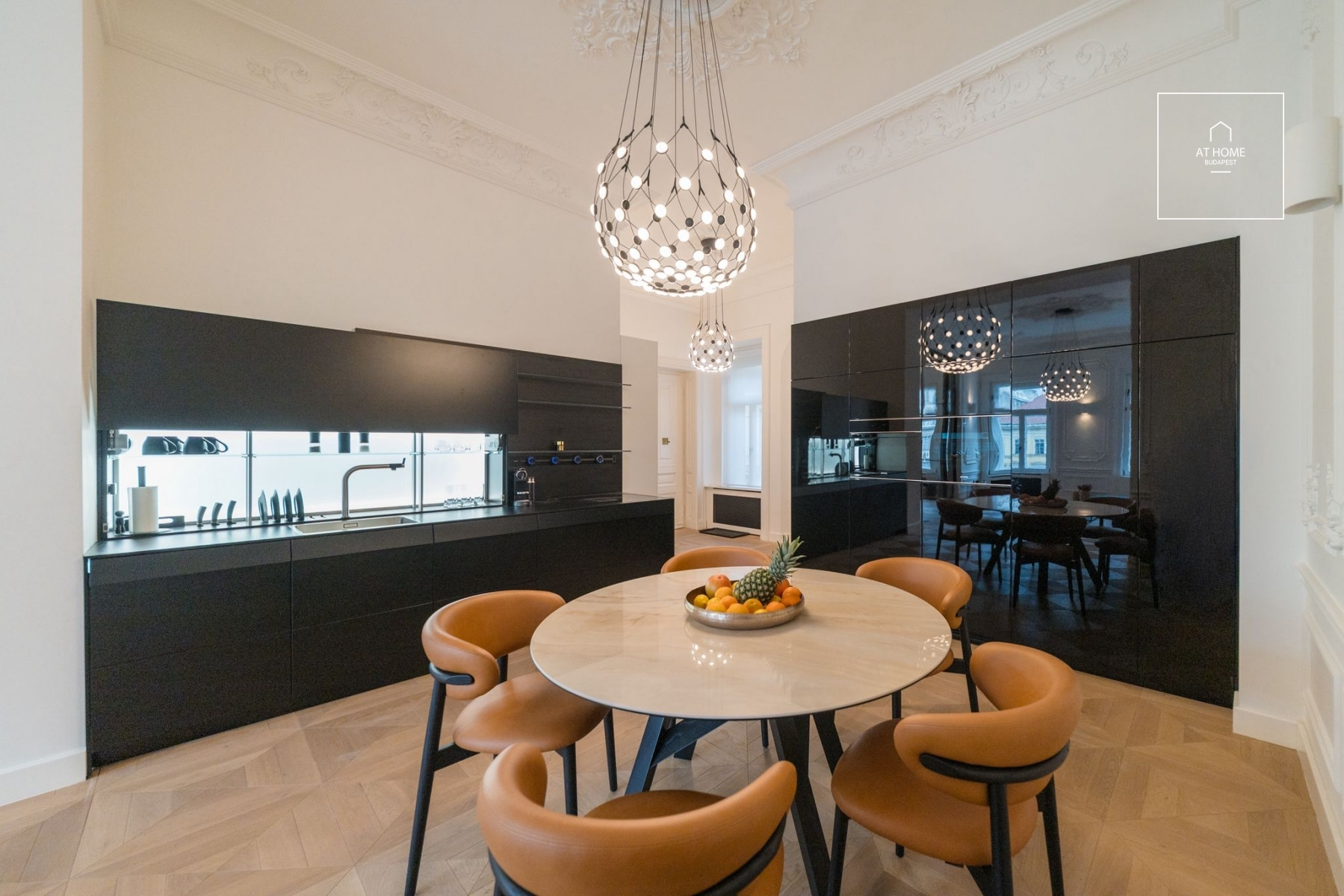 Renovated 122 sqm luxury apartment with 2 bedrooms in Budapest’s 5th district, Lipótváros