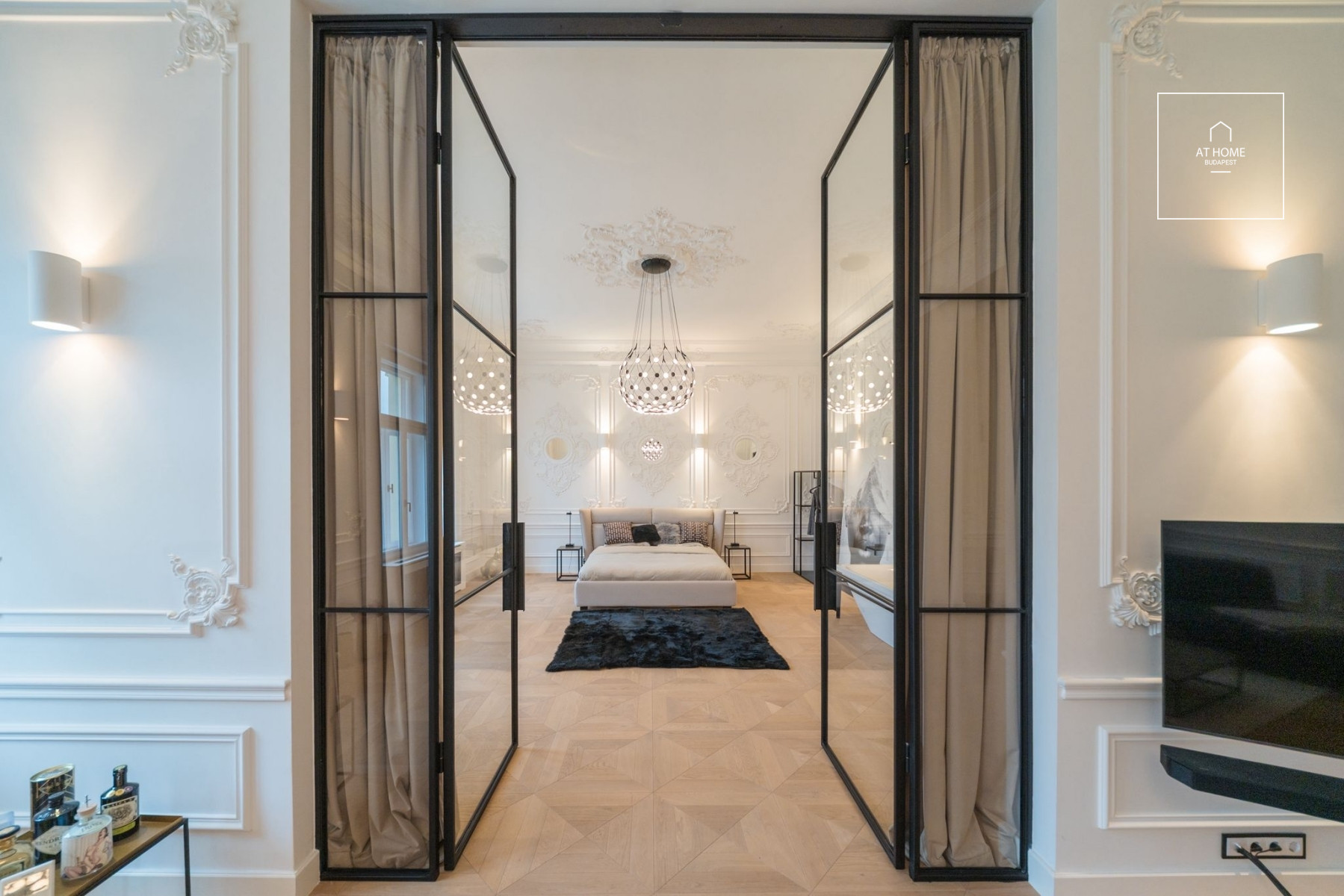 Renovated 122 sqm luxury apartment with 2 bedrooms in Budapest’s 5th district, Lipótváros