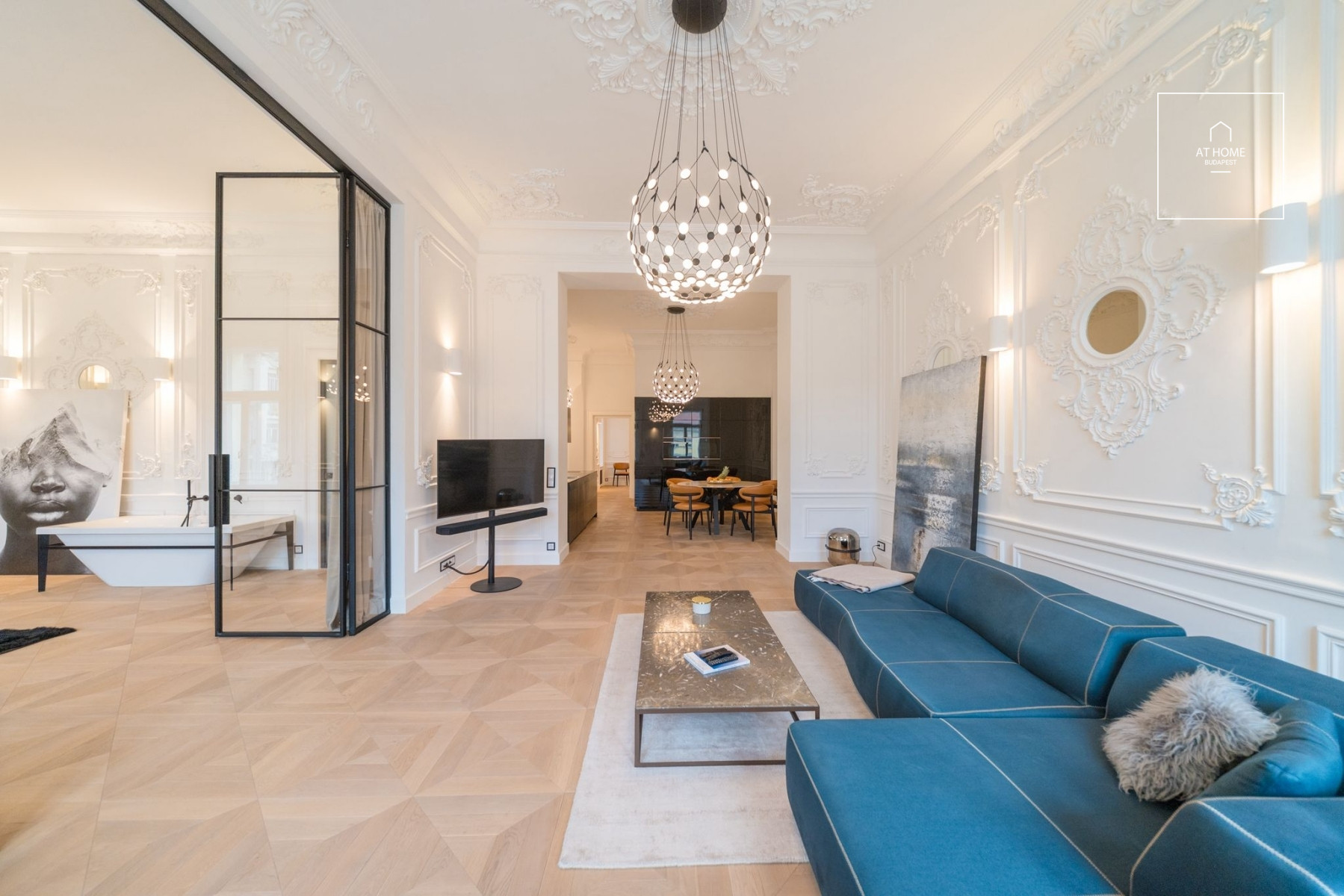 Renovated 122 sqm luxury apartment with 2 bedrooms in Budapest’s 5th district, Lipótváros