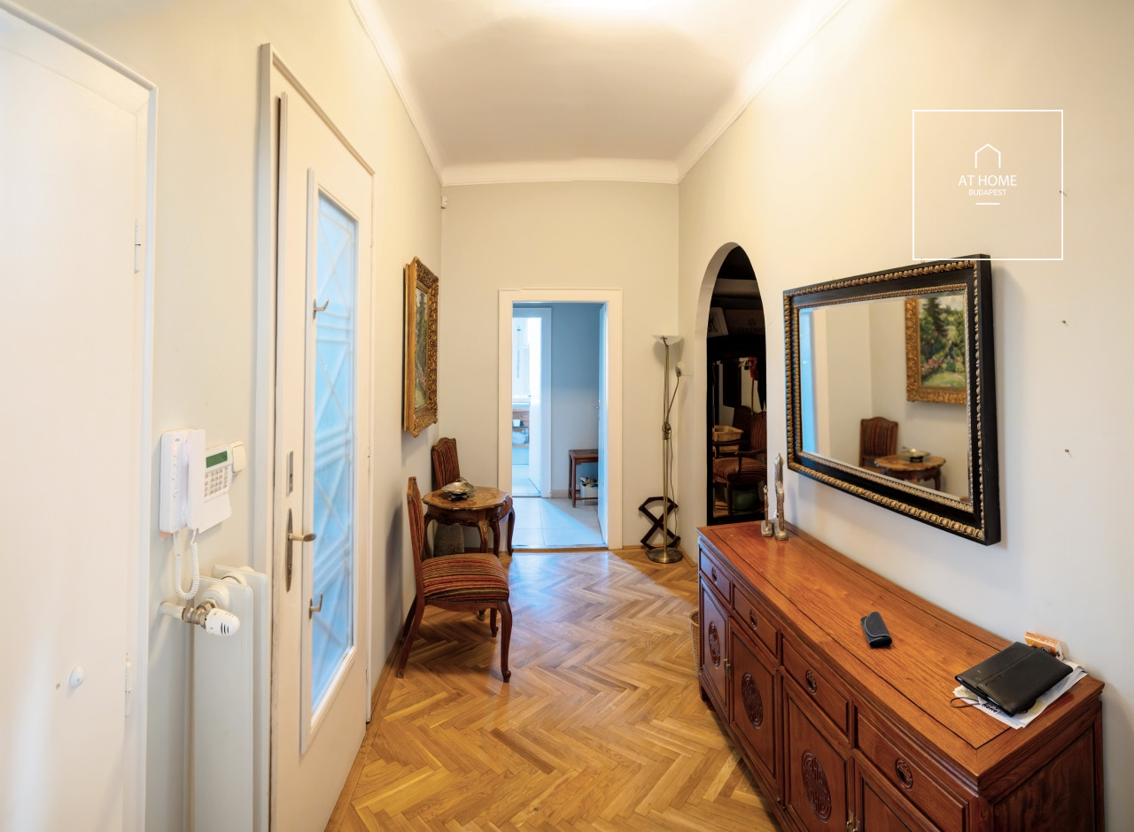 Panoramic 220 sqm Villa Apartment in District II, Rózsadomb