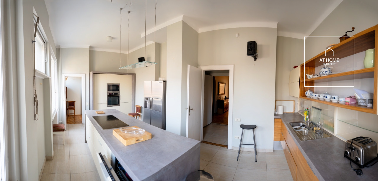 Panoramic 220 sqm Villa Apartment in District II, Rózsadomb