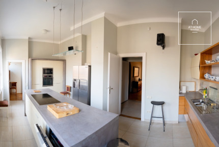 Panoramic 220 sqm Villa Apartment in District II, Rózsadomb