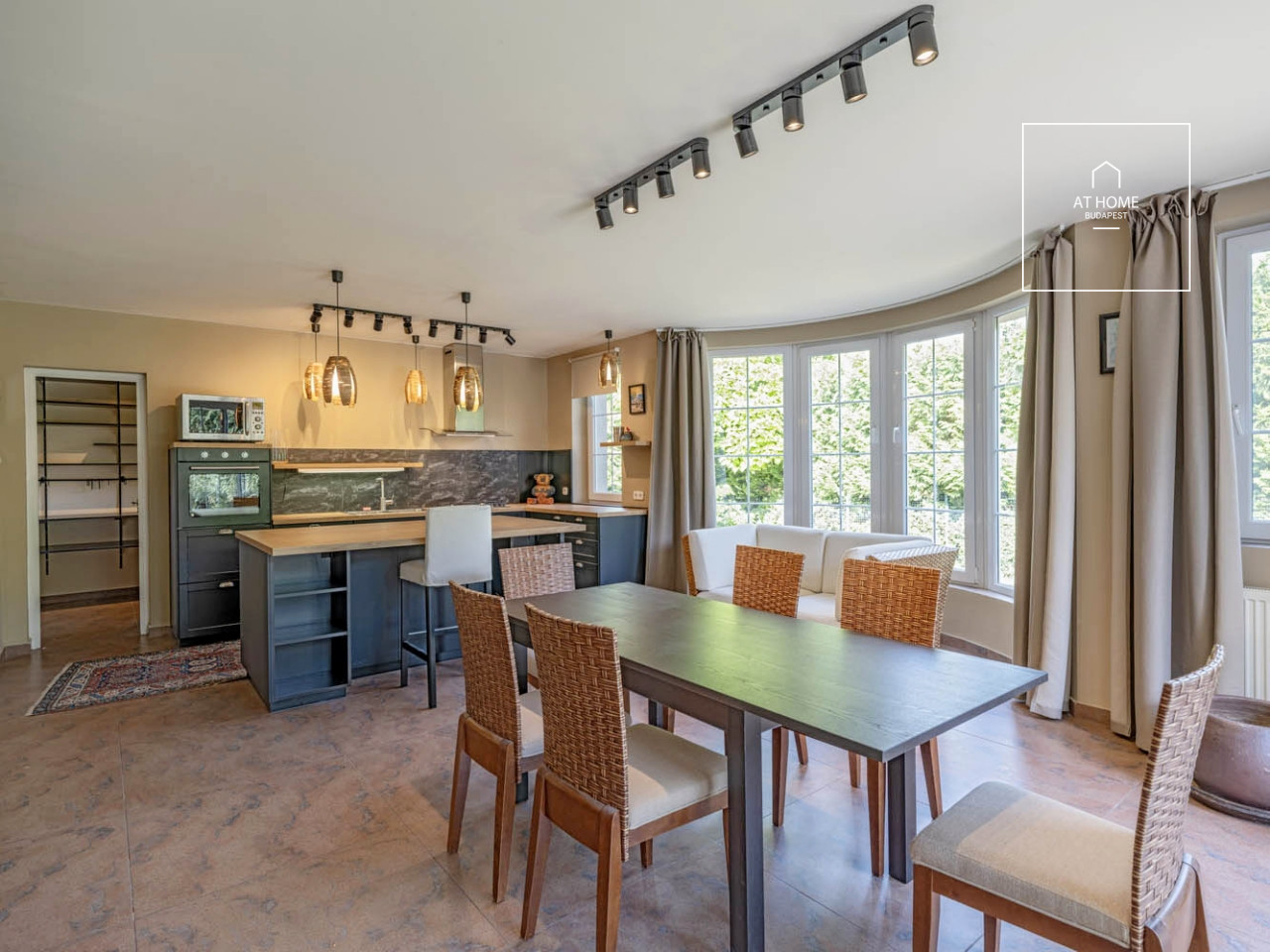 Elegáns Önálló családi ház Budajenőn