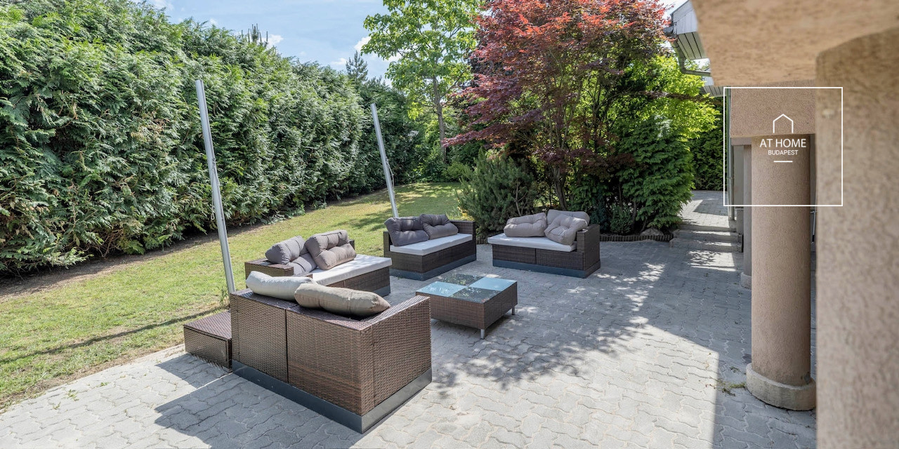 Elegant detached house in Budajenő