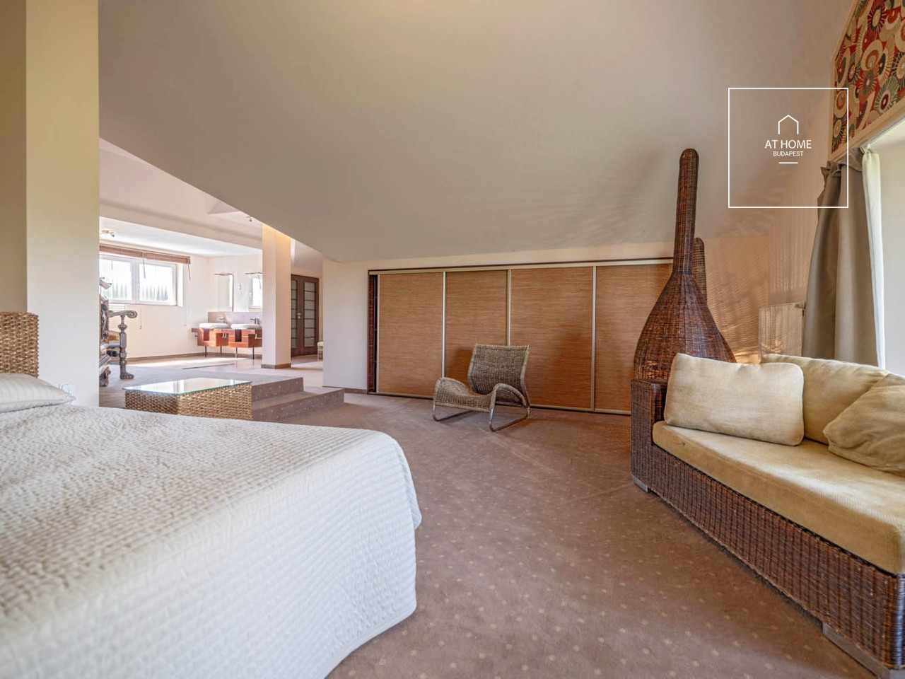 Elegant detached house in Budajenő