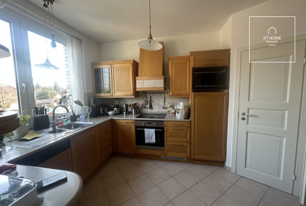 350 sqm, 4-story semi-detached house in District II, Széphalom