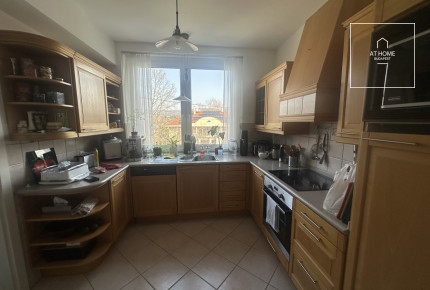 350 sqm, 4-story semi-detached house in District II, Széphalom