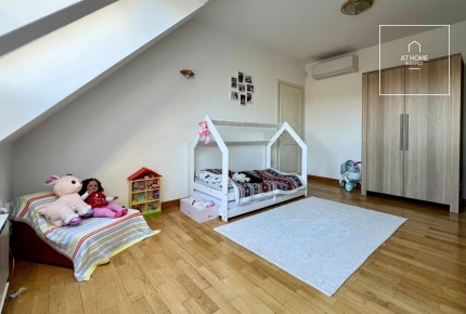 350 sqm, 4-story semi-detached house in District II, Széphalom