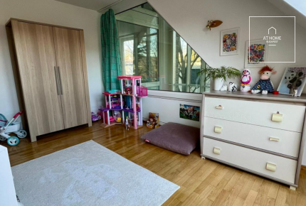 350 sqm, 4-story semi-detached house in District II, Széphalom