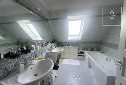 350 sqm, 4-story semi-detached house in District II, Széphalom