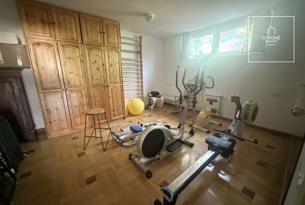 350 sqm, 4-story semi-detached house in District II, Széphalom