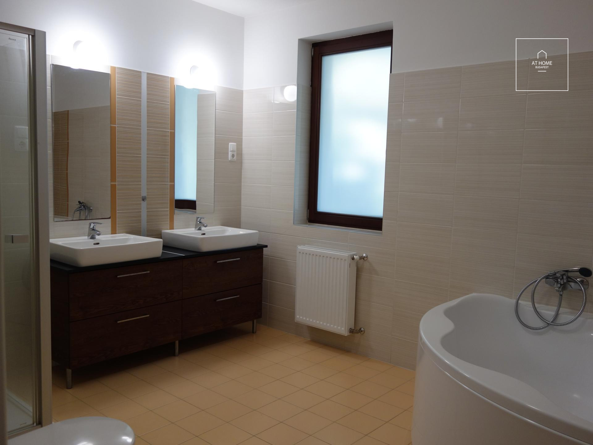 Nice detached house in Budapest in the outskirts of the 2nd district