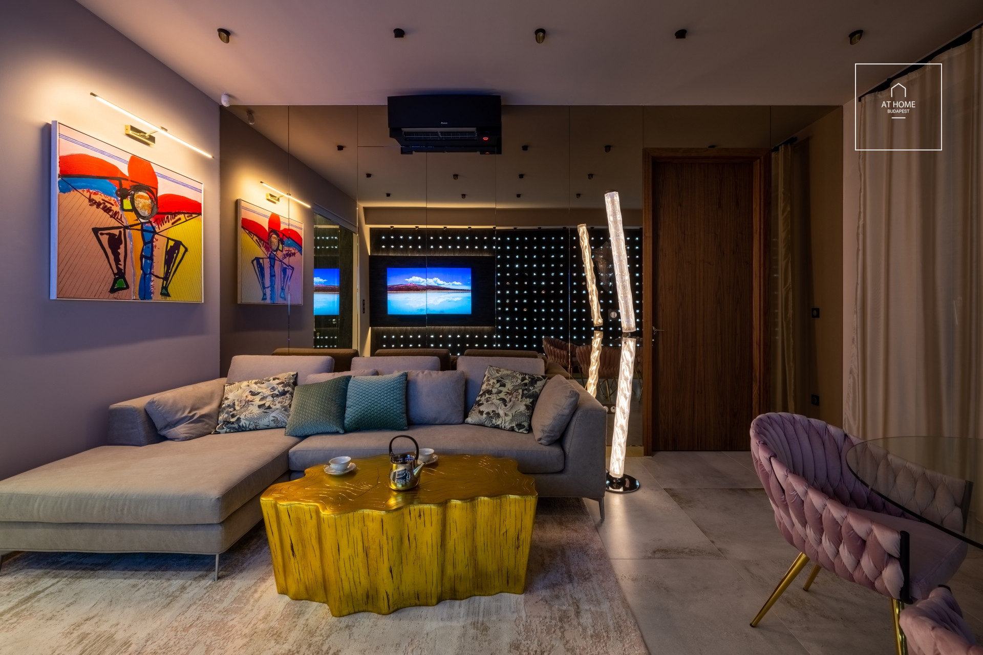 Exclusive luxury in the bustling city center with a view of the Basilica