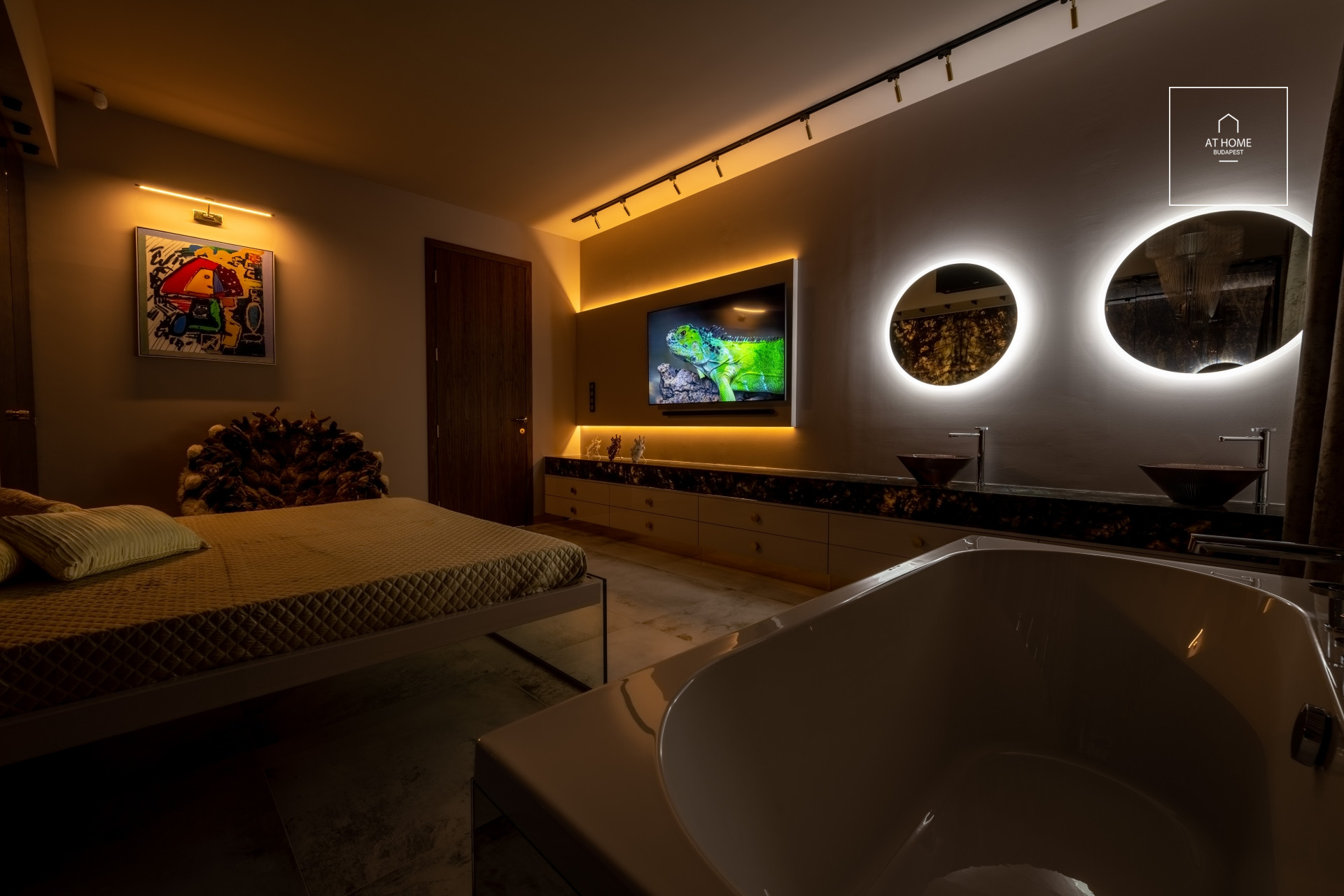 Exclusive luxury in the bustling city center with a view of the Basilica