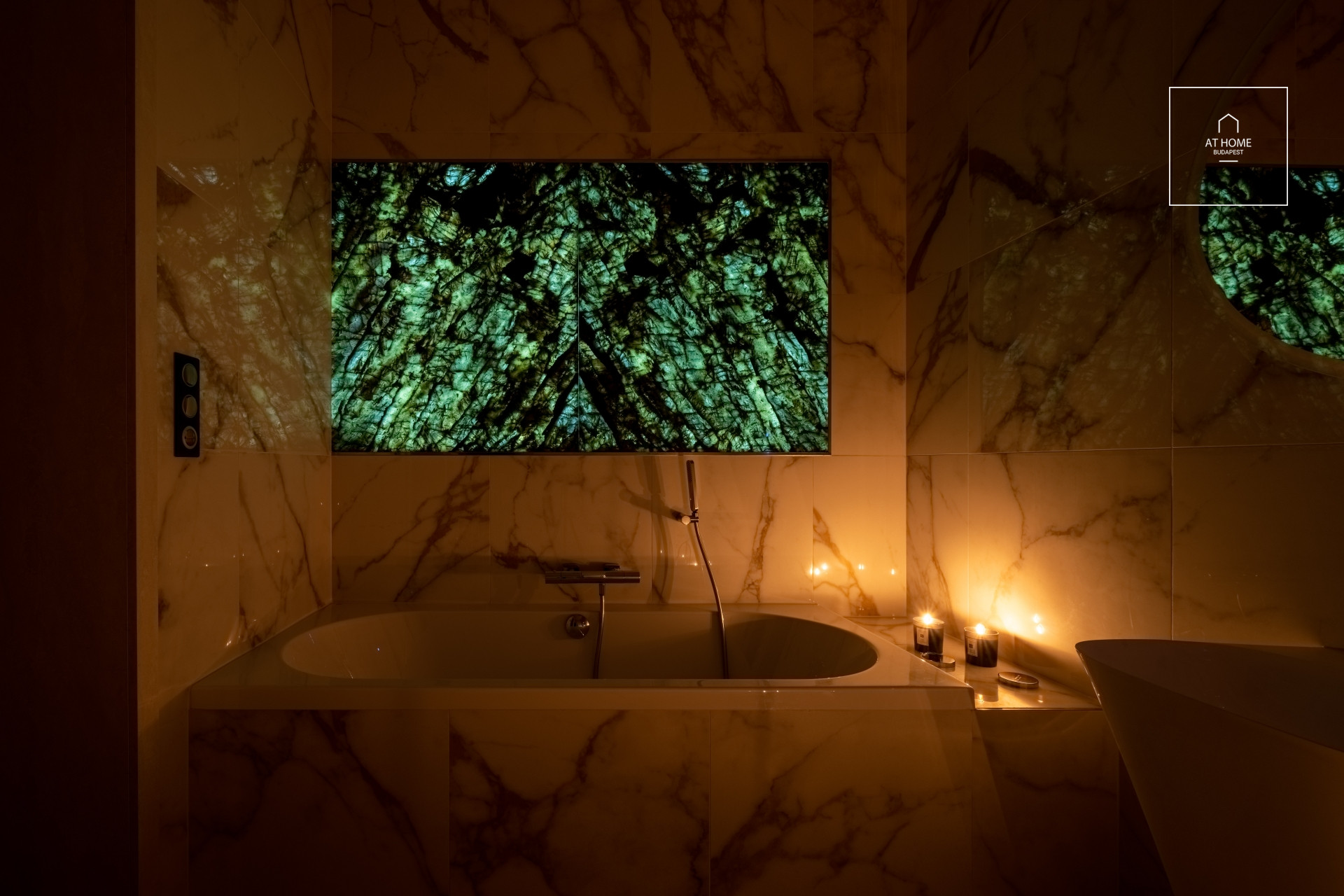 Exclusive luxury in the bustling city center with a view of the Basilica