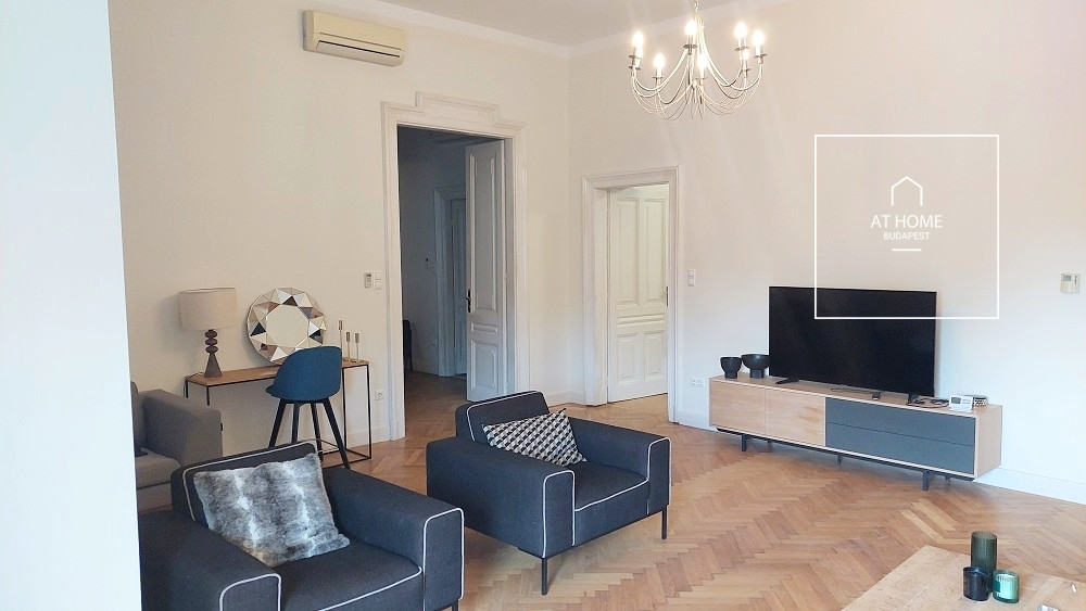 Exlusive 2-Bedroom Apartment with Panoramic view to the Danube for Rent in District V, Lipótváros