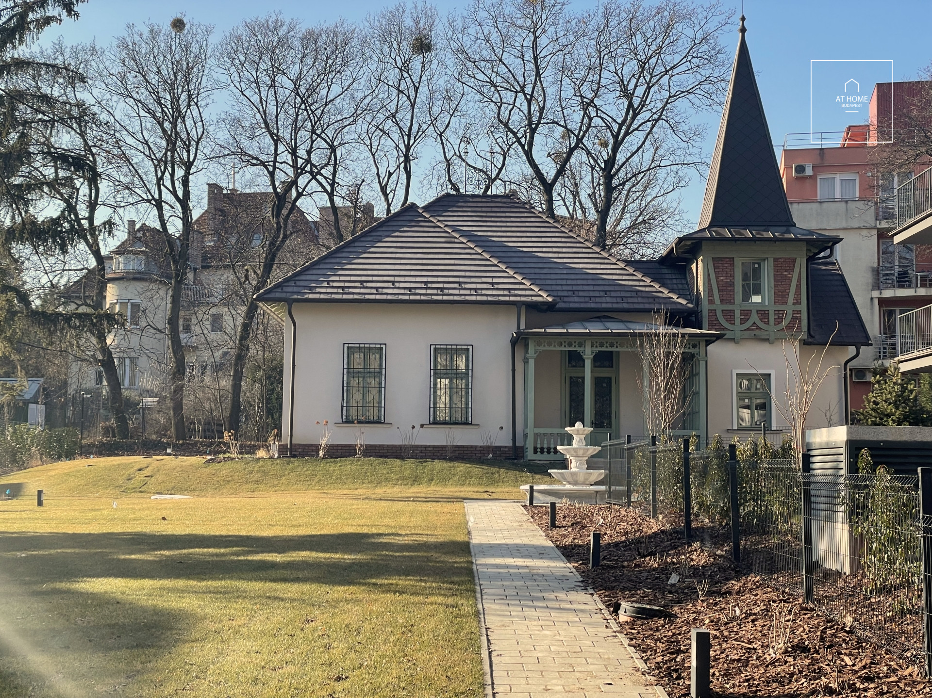 Felújított villaépület a II.kerületben a Rózsadombon