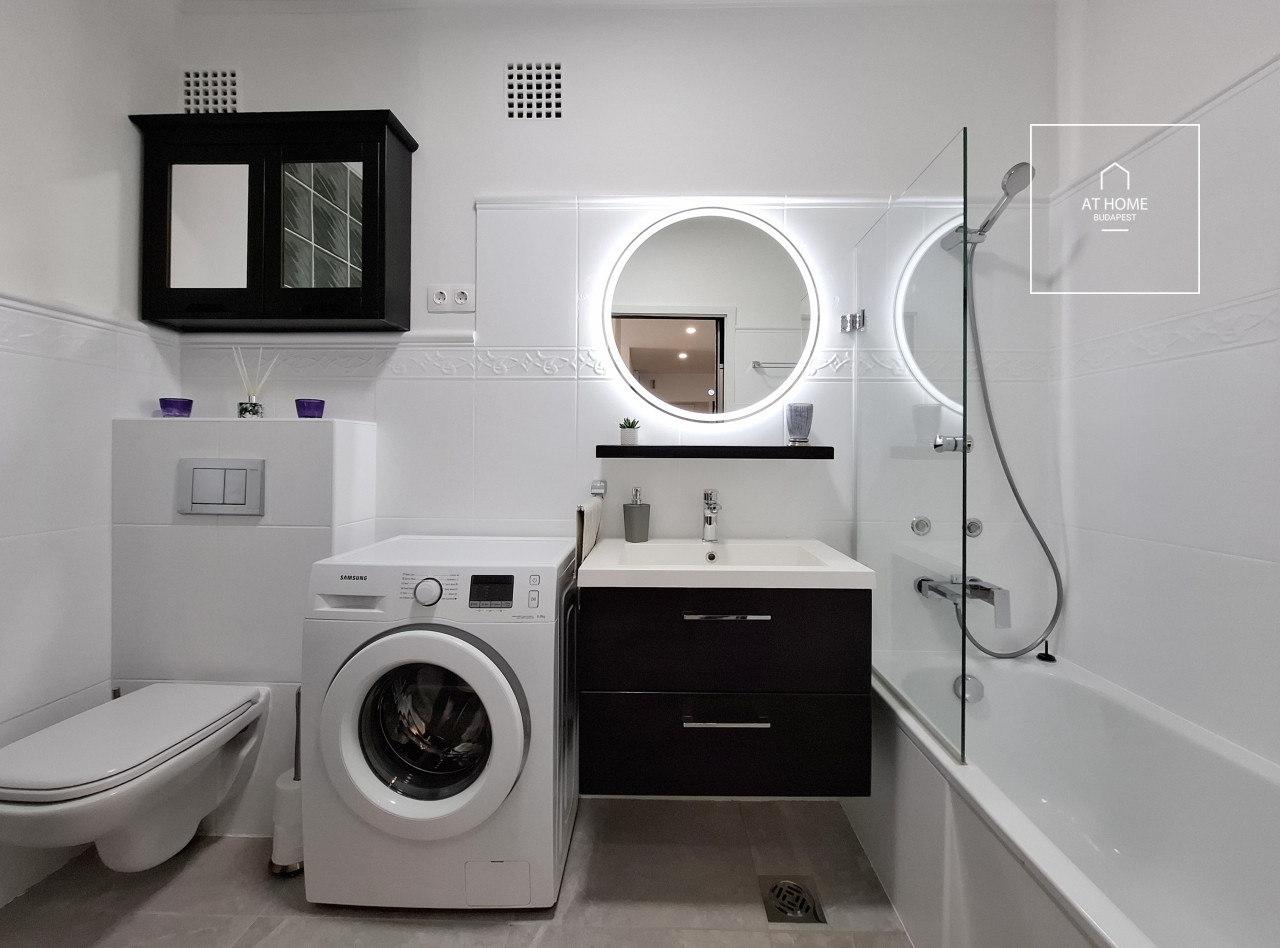 Budapest 2. kerületében Rézmálon,  85 nm-es,  teraszos lakás kiadó városra néző panorámával.