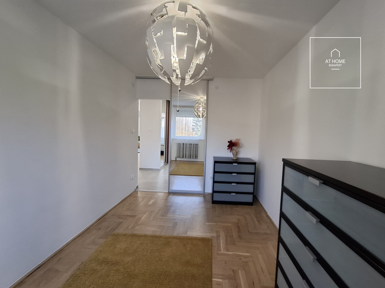 In the 2nd district of Budapest, in Rézmál, 85 sqm apartment with a terrace for rent with a panoramic view of the city.