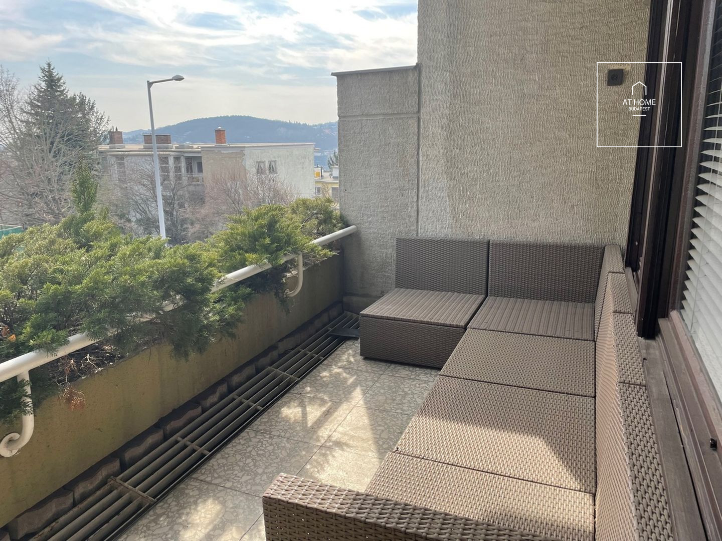 In the 2nd district of Budapest, in Rézmál, 85 sqm apartment with a terrace for rent with a panoramic view of the city.