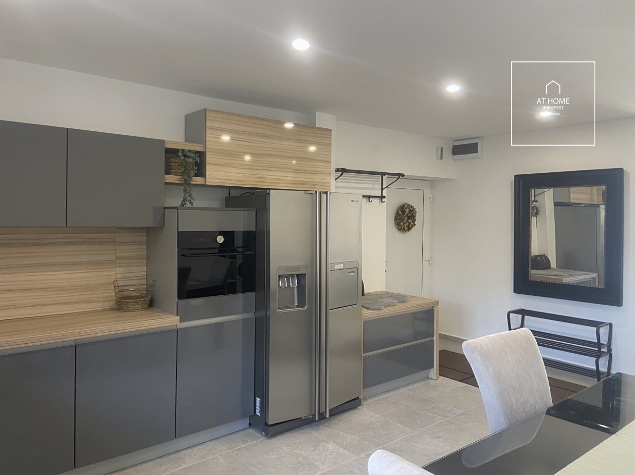 In the 2nd district of Budapest, in Rézmál, 85 sqm apartment with a terrace for rent with a panoramic view of the city.