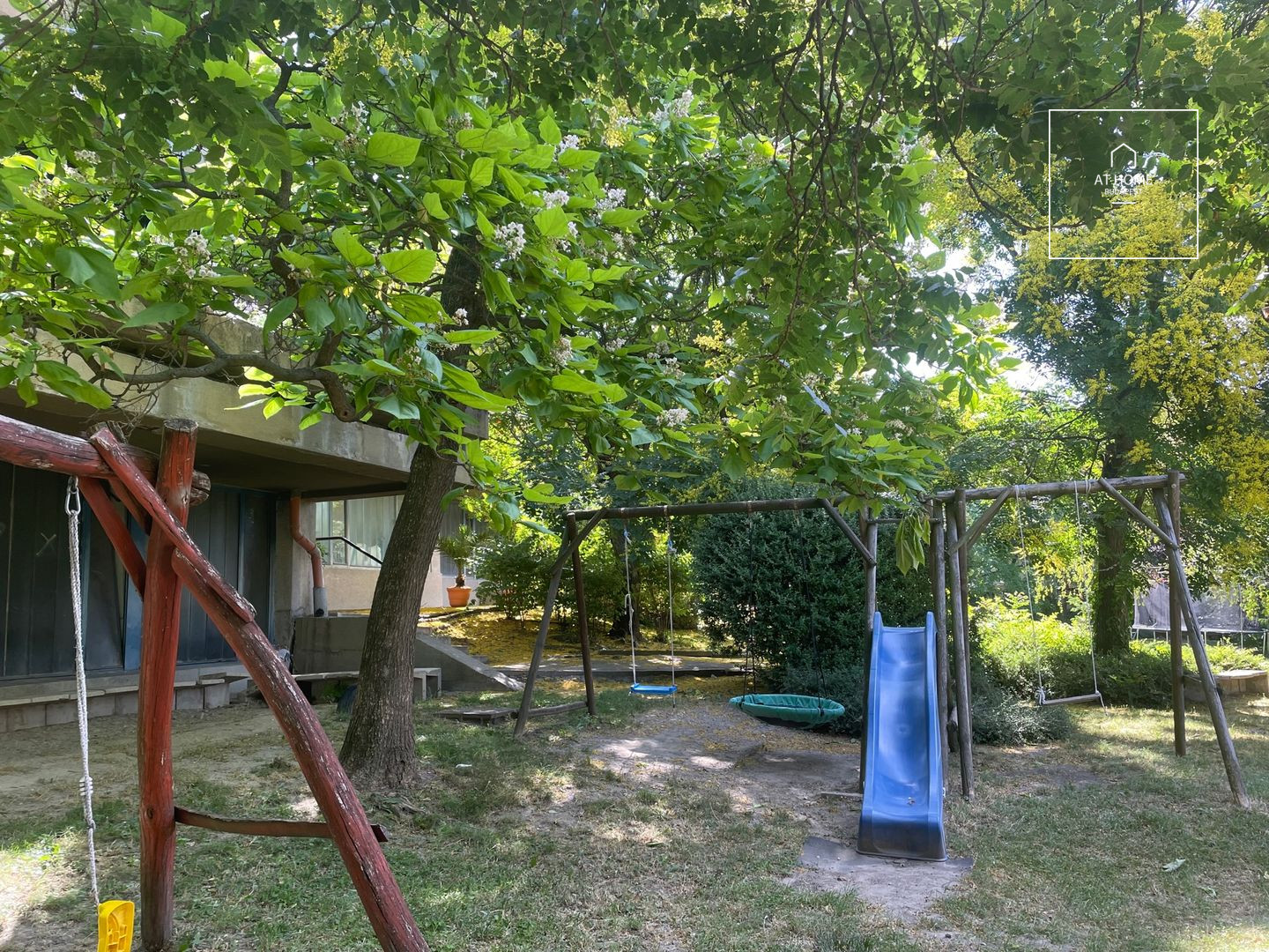 Budapest 2. kerületében Rézmálon,  85 nm-es,  teraszos lakás kiadó városra néző panorámával.