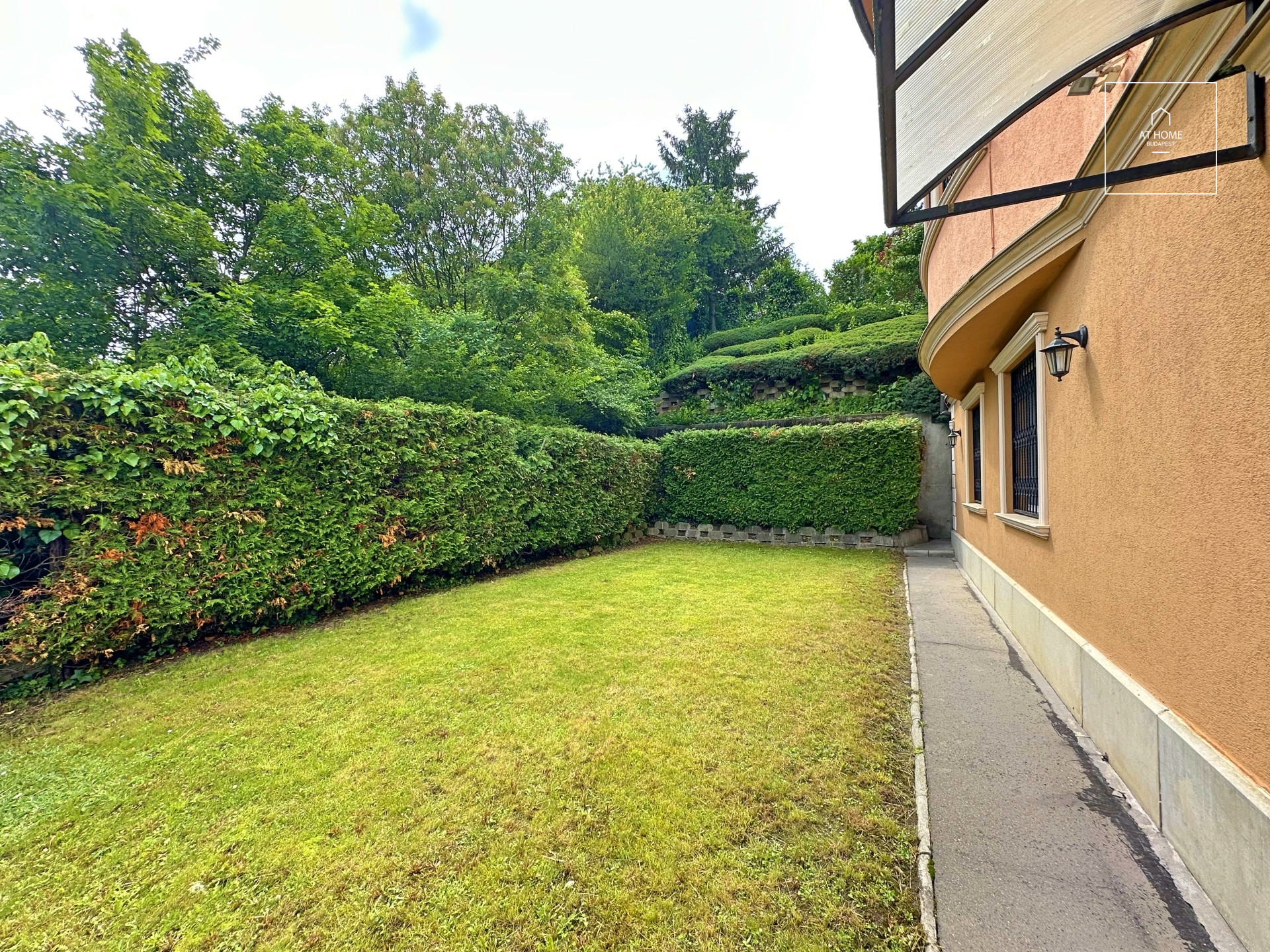 Exclusive Apartment with Garden and 2 Parking Spaces in District II