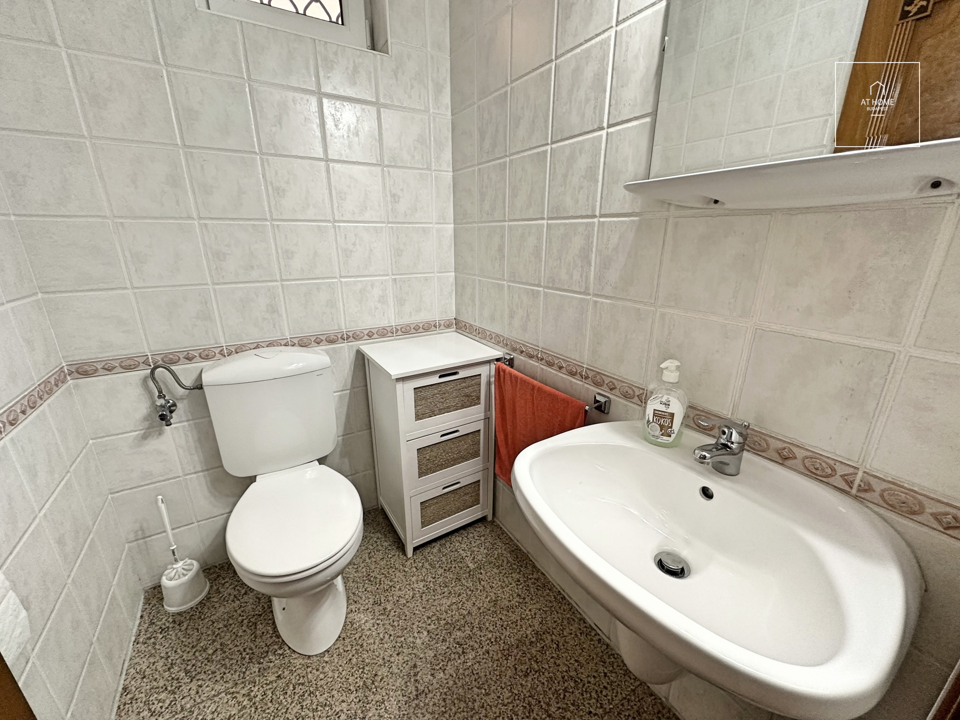 Exclusive Apartment with Garden and 2 Parking Spaces in District II