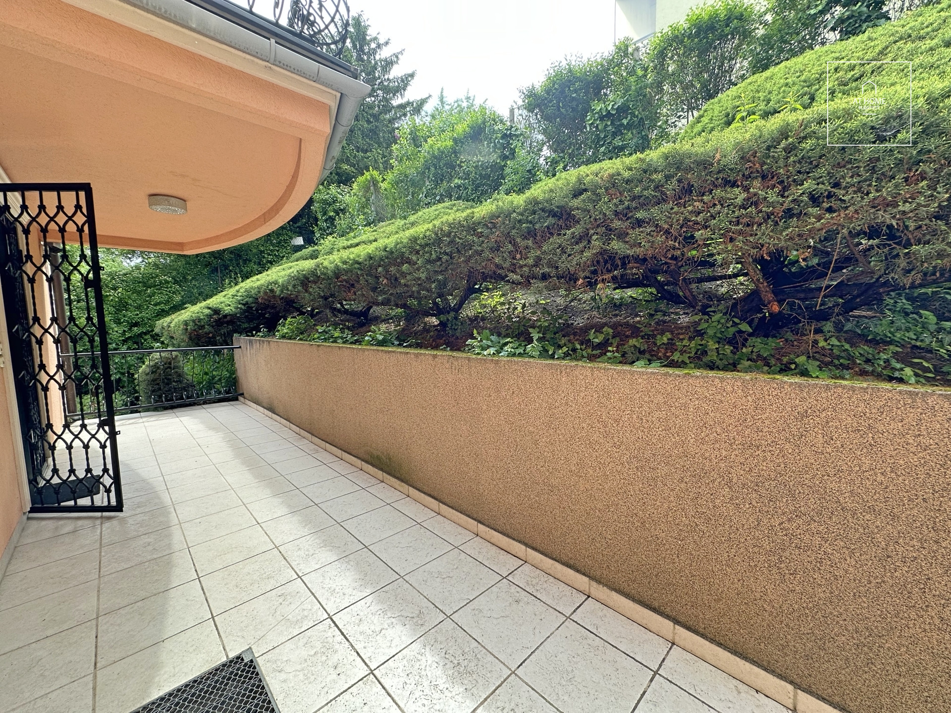 Exclusive Apartment with Garden and 2 Parking Spaces in District II