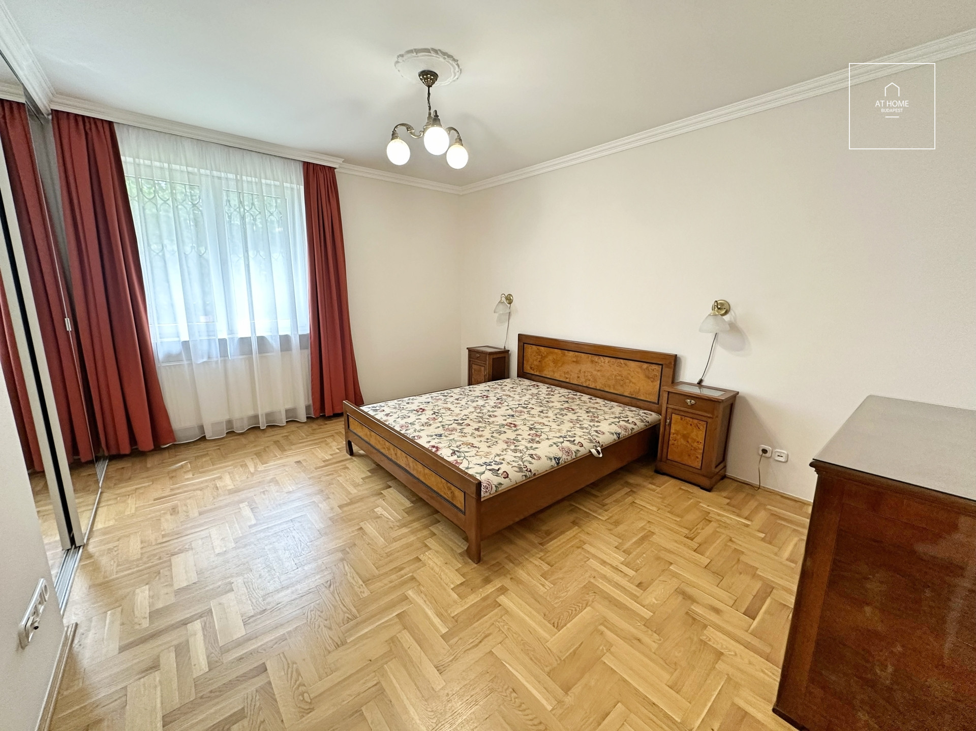 Exclusive Apartment with Garden and 2 Parking Spaces in District II