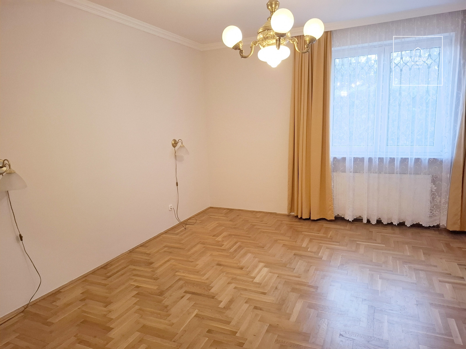 Exclusive Apartment with Garden and 2 Parking Spaces in District II