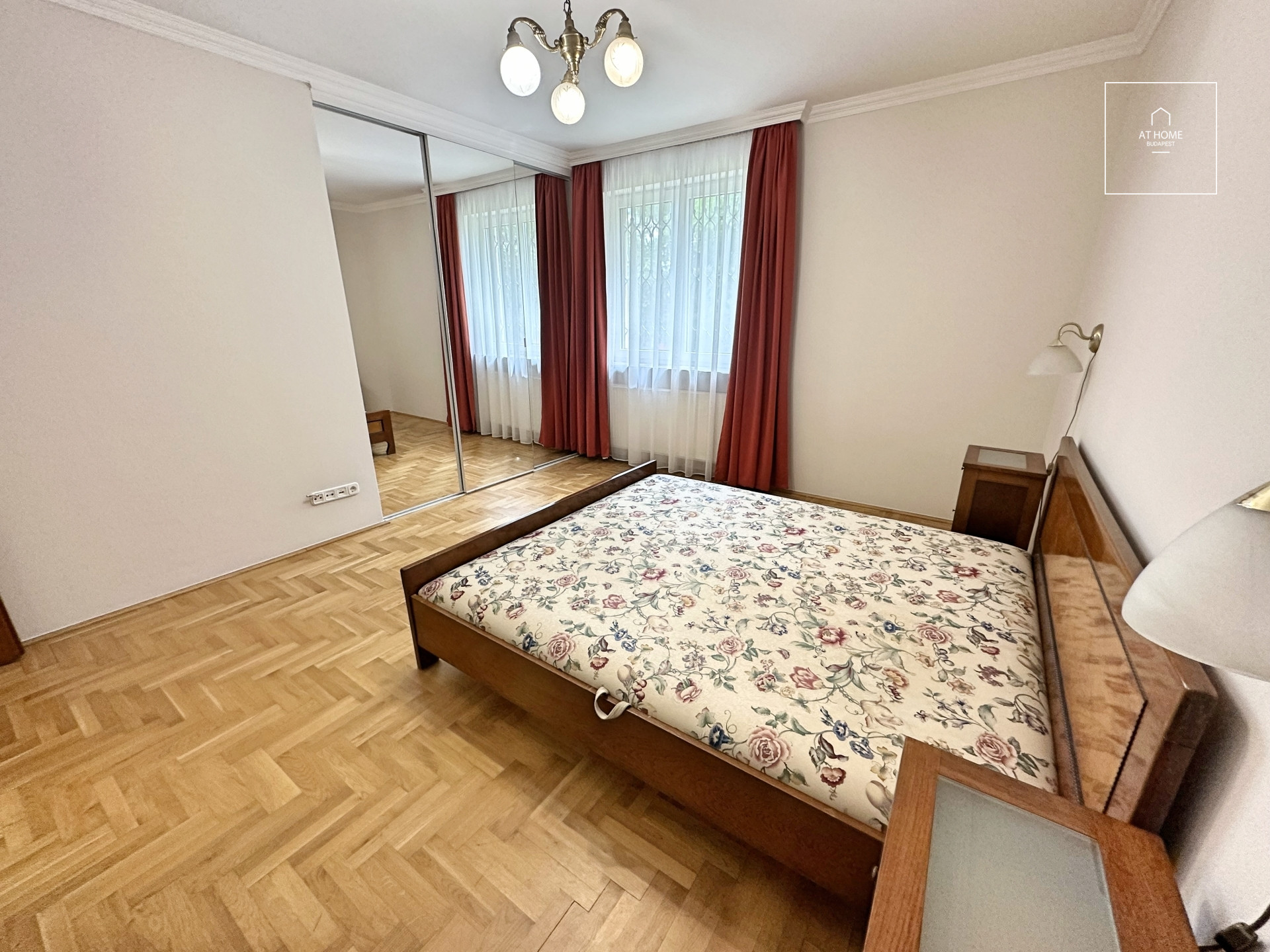 Exclusive Apartment with Garden and 2 Parking Spaces in District II