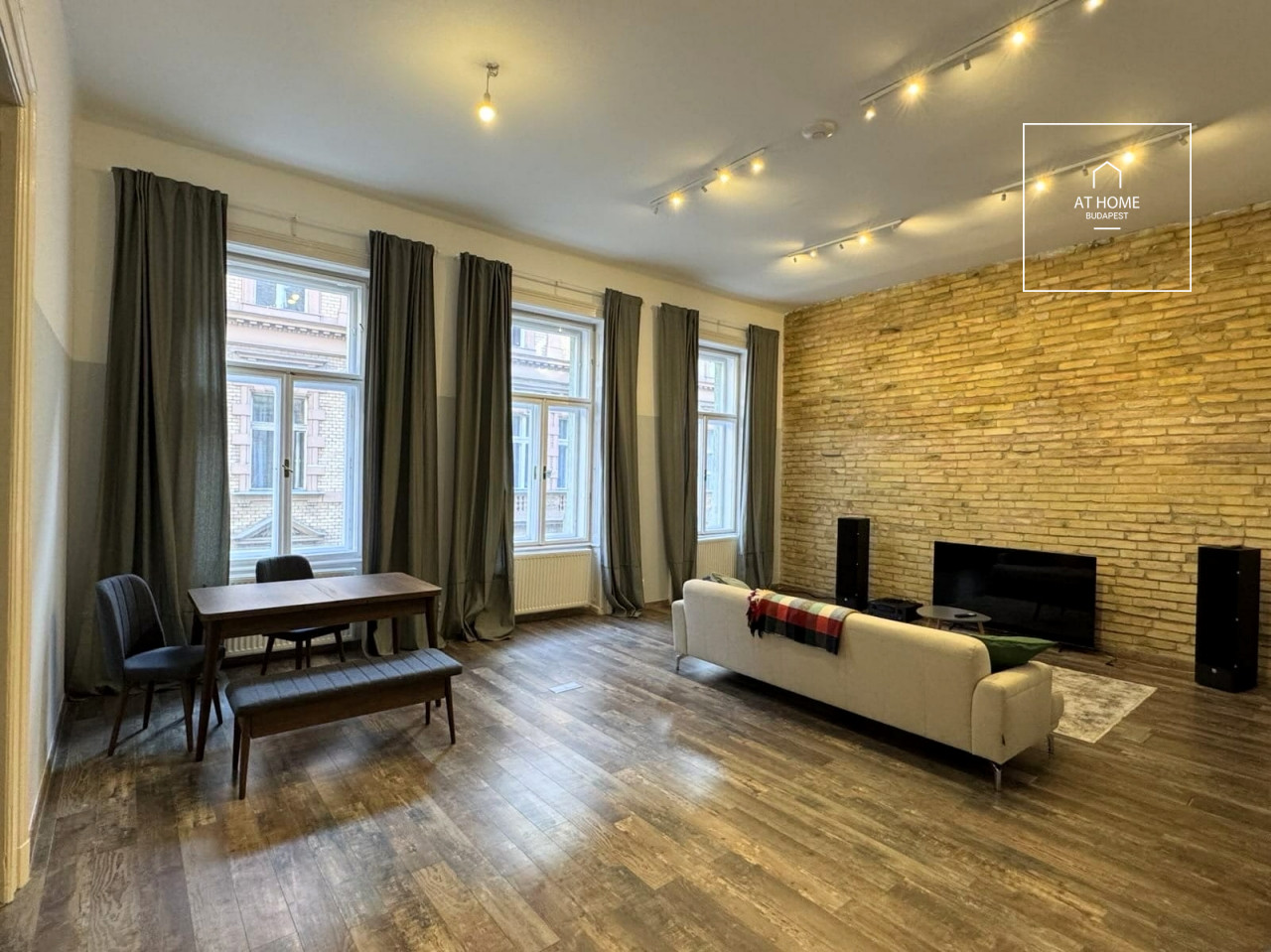 Modern, renovated apartment for sale, 8th District, Józsefváros