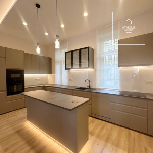 Renovated 3-Bedroom Apartment in District VII, Erzsébetváros