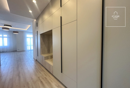 Renovated 3-Bedroom Apartment in District VII, Erzsébetváros