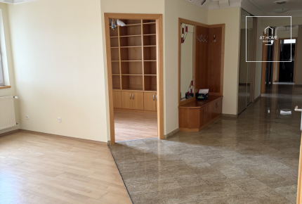 Panoramic 5-Bedroom Apartment in District II, Szemlőhegy